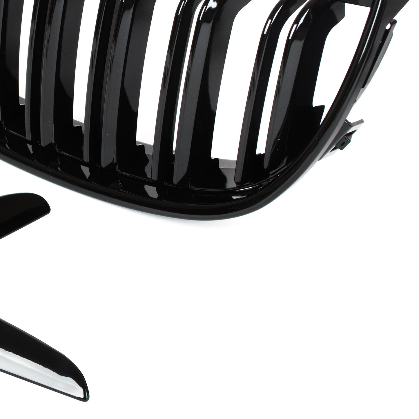 BMW 3 E90 / E91 04-09 SEDAN / WAGON grilles between headlights (kidneys) left + right set. BLACK GLOSSY DOUBLE BAR CURVED RIBS
