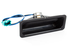 Przedmiot: klamka tylnej klapy bagażnika
Producent: zamiennik
Samochód:
* BMW E39 seria 5 96-03
* BMW E60/E61 seria 5 03-10