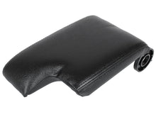 Przedmiot: klapka podłokietnika z przyciskiem i obiciem
Kolor: czarna skóra
Producent: zamiennik
Samochód: BMW E46 Seria 3
Rok produkcji: 1998-2007
Nadwozie: wszystkie wersje