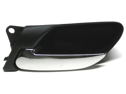 Przedmiot: klamka wewnętrzna do drzwi przednich
Strona: lewa
Producent: zamiennik
Kolor:obudowa w kolorze czarnego plastiku. rączka chromowana
Samochód: BMW E46 seria 3
Rok produkcji: 1998-2004