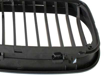 BMW 3 E46 FL 01-05 SEDAN / KOMBI atrapy między reflektory (nerki) lewa + prawa kpl. BLACK